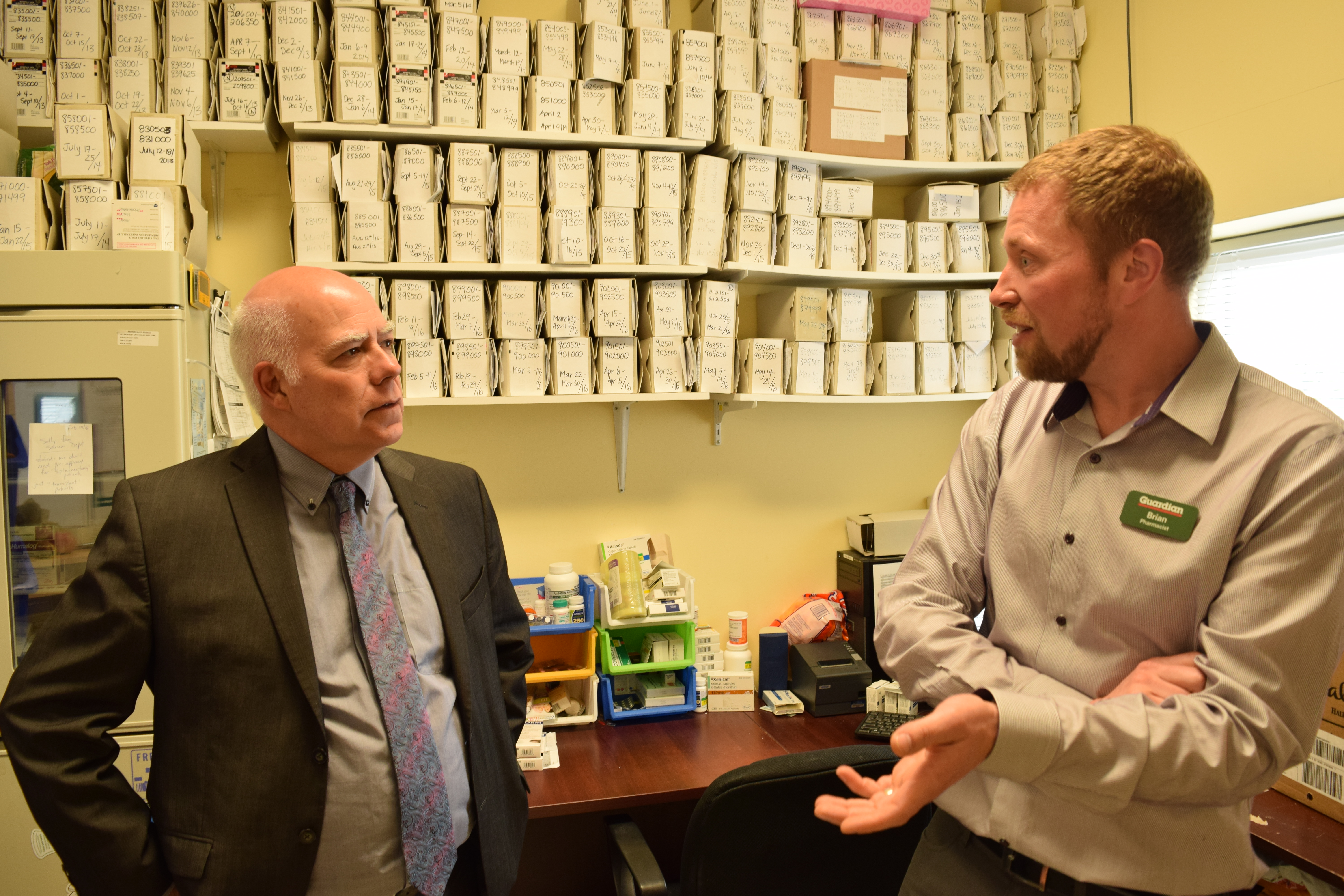 Pharmacists in New Brunswick: Bring your MLA to a pharmacy DayLes Pharmaciens du Nouveau Brunswick : La journée « Amenez votre député à la pharmacie »