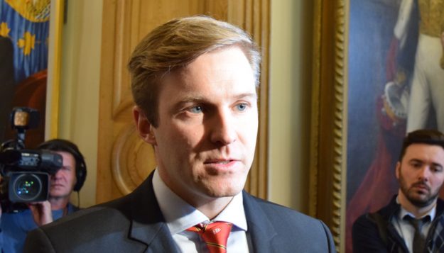 Financement politique: le gouvernement Gallant mise sur le statut quo. Acadie Nouvelle – 17 février 2017