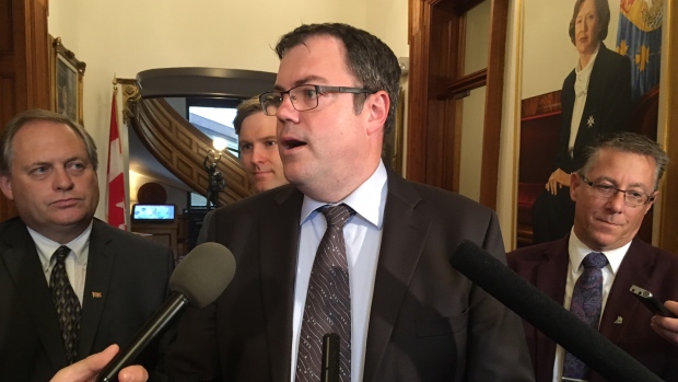 Critics see fishy timing in Liberal plan to make top health officer &lsquo;independent&rsquo; – CBCNews – 19 October 2017