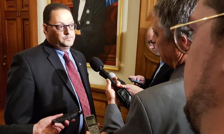 Premier to MLA: Quit one of your jobs or you&rsquo;re out – Telegraph Journal – 2 November 2017Donald Arseneault devra choisir: député libéral ou lobbyiste – Acadie Nouvelle – Novembre 2 2017