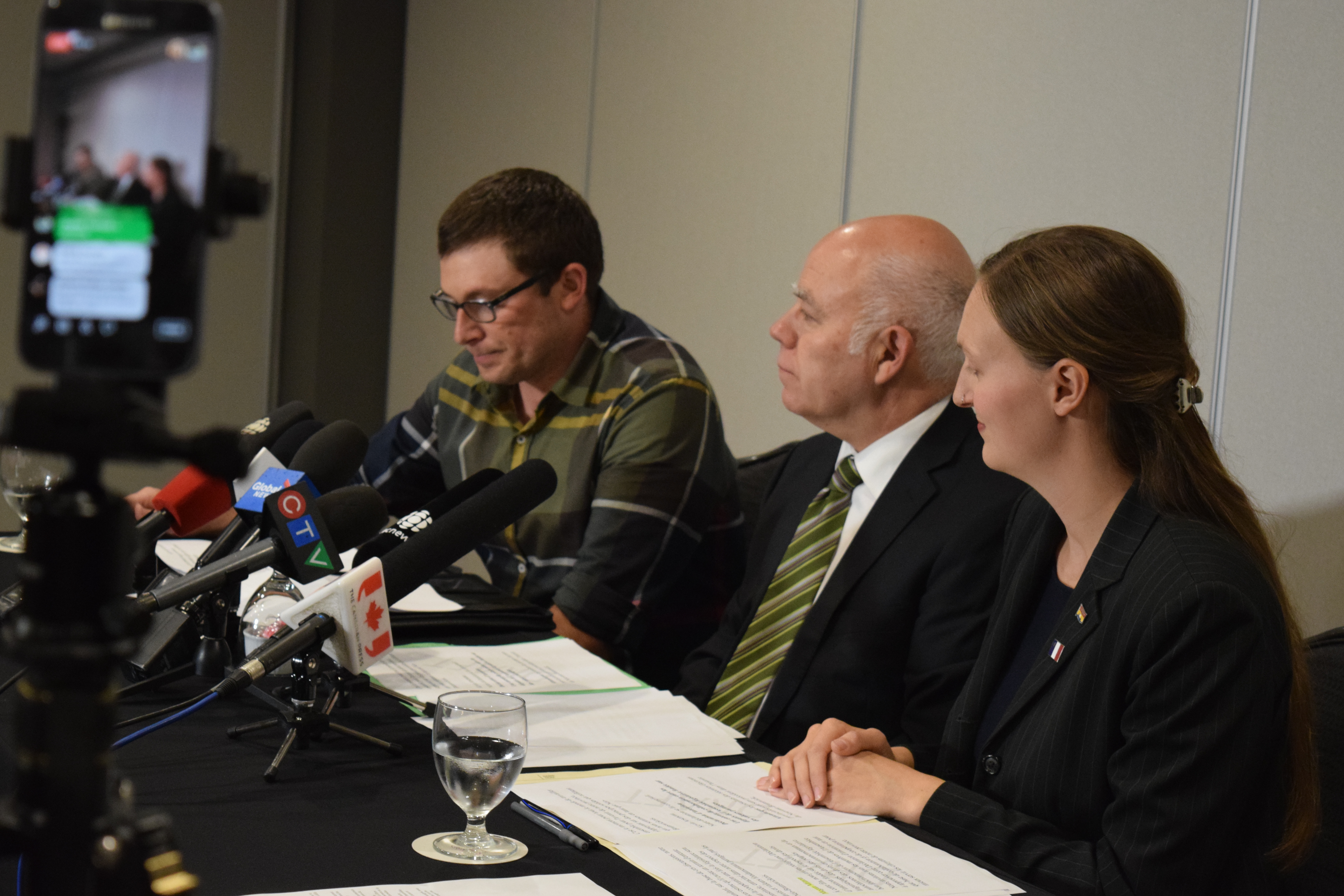 3 Green MLAs table their first motionsLes 3 nouveaux députés verts ont déposé leurs premières motions