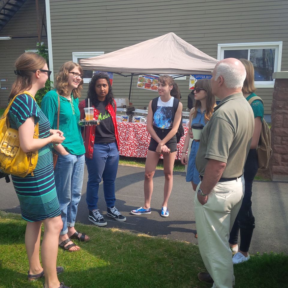 Join the Youth Round Table Joindre la table ronde des jeunes